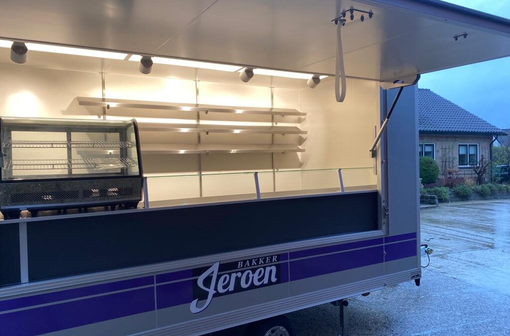 RVS planken in bakkerij wagen
